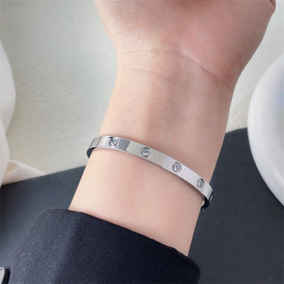 EINDLOOP ARMBAND MET ZIRKONIA